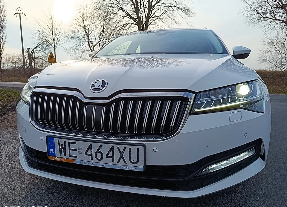 Skoda Superb cena 87700 przebieg: 121000, rok produkcji 2019 z Toruń małe 781